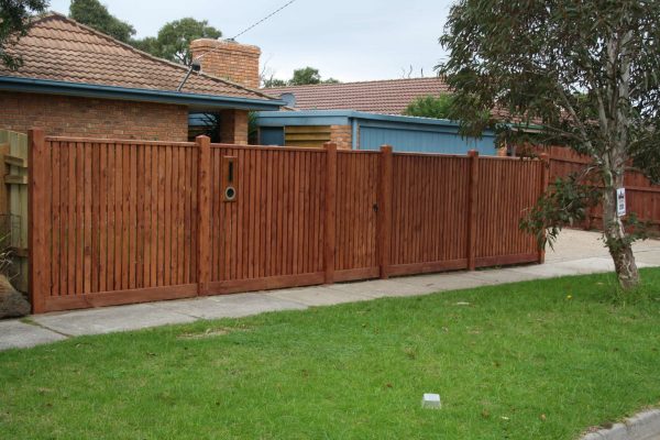 top-class-fencing-Picket-Fence-Strained-with-Exposed-Posts-and-Capping-with-Single-Gate-and-Letterbox